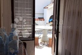 APARTMAN U SUTERENU, Crikvenica, شقة