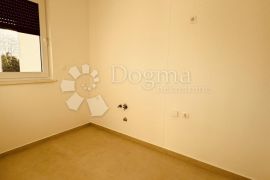 Kostrena, novo-uređen 2S+DB, stan za dugoročni najam u novogradnji!, Kostrena, Wohnung