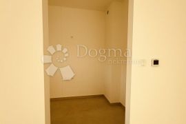 Kostrena, novo-uređen 2S+DB, stan za dugoročni najam u novogradnji!, Kostrena, Appartement