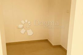 Kostrena, novo-uređen 2S+DB, stan za dugoročni najam u novogradnji!, Kostrena, Stan