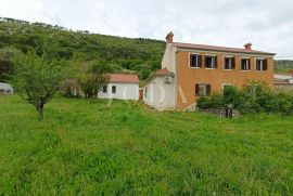 Tri kuće sa velikim zemljištem, Vinodolska Općina, House