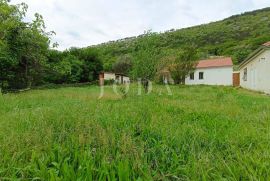 Tri kuće sa velikim zemljištem, Vinodolska Općina, Maison