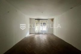 Zagreb, strogi centar, pješačka zona, četverosoban stan za kompletnu renovaciju, Zagreb, Appartement
