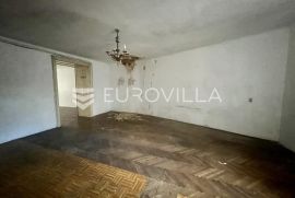 Zagreb, strogi centar, pješačka zona, četverosoban stan za kompletnu renovaciju, Zagreb, Kвартира