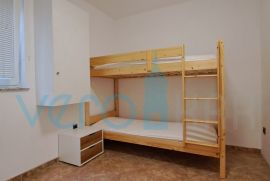 Otok Krk, Čižići, dvosoban apartman u prizemlju sa atrijem, prodaja, Dobrinj, شقة