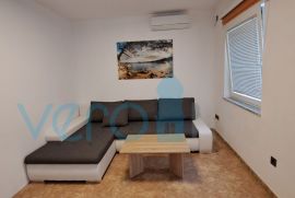 Otok Krk, Čižići, dvosoban apartman u prizemlju sa atrijem, prodaja, Dobrinj, Appartement