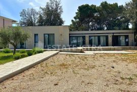 Prodaje se kuća s okućnicom površine 2015 m2 u Rovinju, Rovinj, Σπίτι