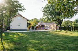 Imanje u Rakovcu, Rakovec, House