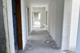 Ćikovići, dvije etaže s velikom okućnicom, Kastav, Apartamento