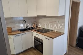 TROSOBNI APARTMAN U STAMBENOJ ZGRADI, PRIZEMLJE - POVLJANA, PAG, Povljana, Daire