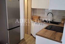 TROSOBNI APARTMAN U STAMBENOJ ZGRADI, PRIZEMLJE - POVLJANA, PAG, Povljana, Stan