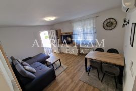 TROSOBNI APARTMAN U STAMBENOJ ZGRADI, PRIZEMLJE - POVLJANA, PAG, Povljana, Stan