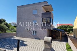 TROSOBNI APARTMAN U STAMBENOJ ZGRADI, PRIZEMLJE - POVLJANA, PAG, Povljana, Διαμέρισμα