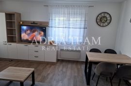 TROSOBNI APARTMAN U STAMBENOJ ZGRADI, PRIZEMLJE - POVLJANA, PAG, Povljana, Apartamento