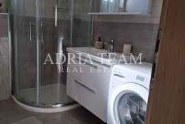 TROSOBNI APARTMAN U STAMBENOJ ZGRADI, PRIZEMLJE - POVLJANA, PAG, Povljana, Flat