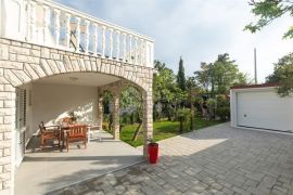 CRIKVENICA, JADRANOVO - lijepa kuća za odmor 92m2, Crikvenica, بيت