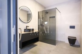 Villa sa bazenom P+1 240m2, Nin, بيت