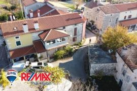 ISTRA, LABIN KUĆA U NIZU SA GARAŽOM I VRTOM, Labin, House