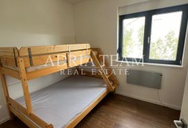 TROSOBNI APARTMAN NA 1. KATU STAMBENE ZGRADE, 100 m OD PLAŽE!! PRIVLAKA - ZADAR, Privlaka, Stan