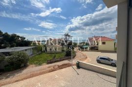 TROSOBNI APARTMAN NA 1. KATU STAMBENE ZGRADE, 100 m OD PLAŽE!! PRIVLAKA - ZADAR, Privlaka, Appartment