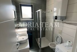 TROSOBNI APARTMAN NA 1. KATU STAMBENE ZGRADE, 100 m OD PLAŽE!! PRIVLAKA - ZADAR, Privlaka, Appartment