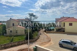 TROSOBNI APARTMAN NA 1. KATU STAMBENE ZGRADE, 100 m OD PLAŽE!! PRIVLAKA - ZADAR, Privlaka, Appartment