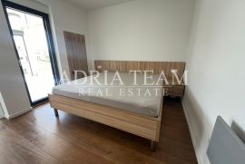 TROSOBNI APARTMAN NA 1. KATU STAMBENE ZGRADE, 100 m OD PLAŽE!! PRIVLAKA - ZADAR, Privlaka, Apartamento