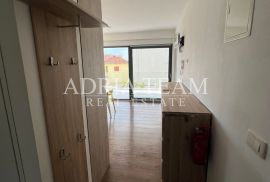 TROSOBNI APARTMAN NA 1. KATU STAMBENE ZGRADE, 100 m OD PLAŽE!! PRIVLAKA - ZADAR, Privlaka, Appartment