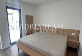 TROSOBNI APARTMAN NA 1. KATU STAMBENE ZGRADE, 100 m OD PLAŽE!! PRIVLAKA - ZADAR, Privlaka, Stan