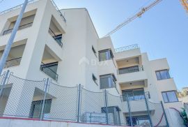 OPATIJA, CENTAR - stan 64m2 u novogradnji, 200 metara od plaže i centra Opatije s garažom, Opatija, شقة