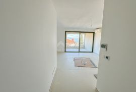 OPATIJA, CENTAR - stan 64m2 u novogradnji, 200 metara od plaže i centra Opatije s garažom, Opatija, Kвартира