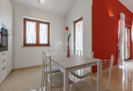 POREČ- KAŠTELIR, LABINCI- urbana villa, 110 M2, idealno za iznajmljivanje!, Kaštelir-Labinci, Дом