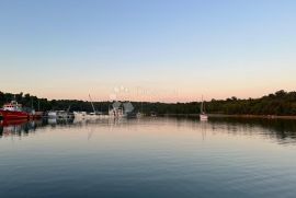 DOJMLJIV STAN SA JACUZZIJEM NEDALEKO PLAŽE I MARINE! (Z4SD), Poreč, Kвартира