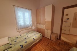 MALINSKA, DVOSOBNI APARTMAN SA POGLEDOM NA MORE, Malinska-Dubašnica, Appartement