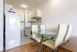 Split, Bol, dvosoban stan na izvrsnoj lokaciji, Split, Appartment