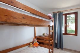 Kuća sa dva apartmana na 80 m od mora, Novigrad, Istra, Novigrad, Famiglia