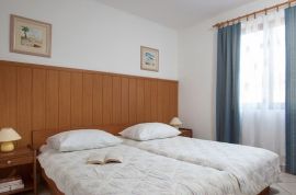 Kuća sa dva apartmana na 80 m od mora, Novigrad, Istra, Novigrad, Kuća