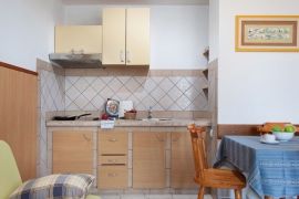 Kuća sa dva apartmana na 80 m od mora, Novigrad, Istra, Novigrad, Haus