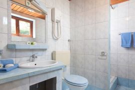 Kuća sa dva apartmana na 80 m od mora, Novigrad, Istra, Novigrad, Casa