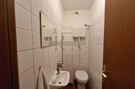 ZAGREB-STENJEVEC-85m2,PROSTRAN TROSOBAN STAN SA LOĐOM,POGLED, Stenjevec, Apartamento