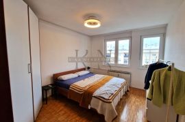 ZAGREB-STENJEVEC-85m2,PROSTRAN TROSOBAN STAN SA LOĐOM,POGLED, Stenjevec, Apartamento