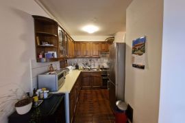 ZAGREB-STENJEVEC-85m2,PROSTRAN TROSOBAN STAN SA LOĐOM,POGLED, Stenjevec, Apartamento