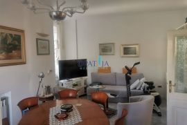 Apartman u vili do mora (ispod ul. M. Tita) prvi kat, terasa, centar Opatije, 2 parkirna mjesta, Opatija, Διαμέρισμα