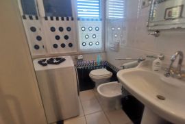 Apartman u vili do mora (ispod ul. M. Tita) prvi kat, terasa, centar Opatije, 2 parkirna mjesta, Opatija, Appartamento