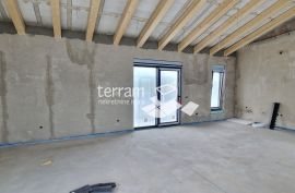 Istra, Tinjan, Kringa samostojeća kuća 134m2 s bazenom, okućnica 1100m2 NOVO, #prodaja, Tinjan, Haus