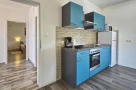 ISTRA, LIŽNJAN - Apartmanska kuća na mirnoj i atraktivnoj lokaciji, Ližnjan, Famiglia