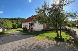 Kuća s lijepom velikom okućnicom, Vukšić, Gospić - Okolica, House