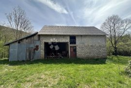 Kuća s okućnicom i pomoćnim objektima, Štikada, Lovinac, House