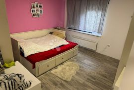 Renovirani stan u samom centru Sesveta, Sesvete, Appartement