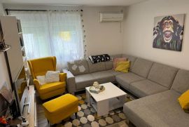 Renovirani stan u samom centru Sesveta, Sesvete, Apartamento